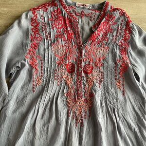 Johnny Was Bohemian Grey Pink Red 3D Knitting Floral Embroidered Tunic SZ M